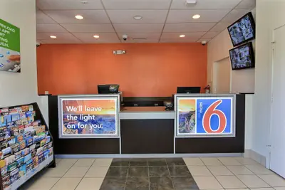 Photo 4 - Motel 6 Austin, TX - Central Downtown UT