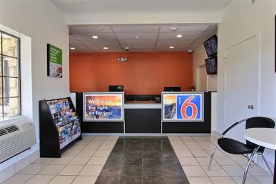 Photo 3 - Motel 6 Austin, TX - Central Downtown UT