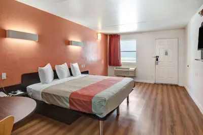 Photo 5 - Motel 6 Dallas, TX - Forest Lane