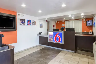 Photo 3 - Motel 6 Tempe, AZ – Phoenix Airport – Priest Dr