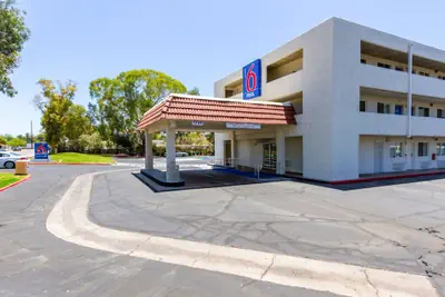 Photo 2 - Motel 6 Tempe, AZ – Phoenix Airport – Priest Dr