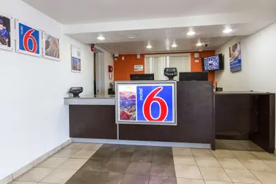 Photo 5 - Motel 6 Tempe, AZ – Phoenix Airport – Priest Dr