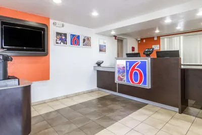 Photo 4 - Motel 6 Tempe, AZ – Phoenix Airport – Priest Dr