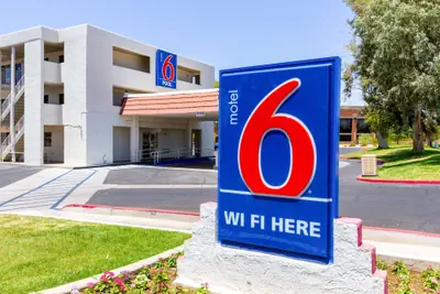 Photo 2 - Motel 6 Tempe, AZ – Phoenix Airport – Priest Dr
