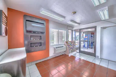Photo 5 - Motel 6 San Antonio, TX - Fiesta