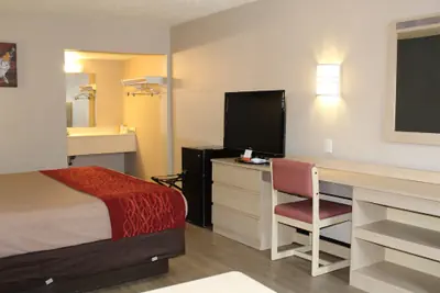 Photo 4 -  Econo Lodge Paducah West I-24