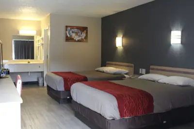 Photo 5 -  Econo Lodge Paducah West I-24