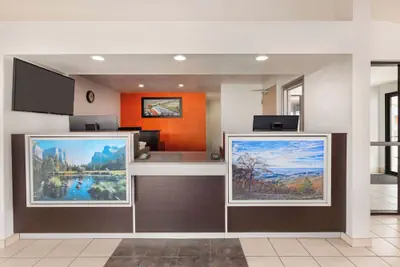 Photo 5 - Howard Johnson by Wyndham Harrisonburg