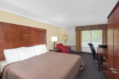 Photo 3 - Days Inn by Wyndham Geneva/Finger Lakes