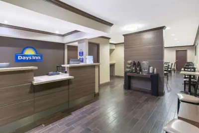 Photo 3 - Days Inn & Suites by Wyndham Arlington Near Six Flags