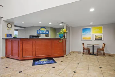 Photo 4 - Days Inn by Wyndham Utica