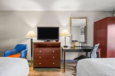 Photo 5 - Days Inn by Wyndham Utica