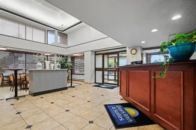 Photo 3 - Days Inn by Wyndham Utica
