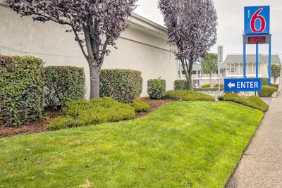 Photo 2 - Motel 6 Coos Bay, OR