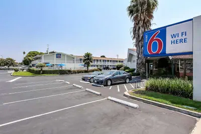 Photo 2 - Motel 6 Sunnyvale, CA - South
