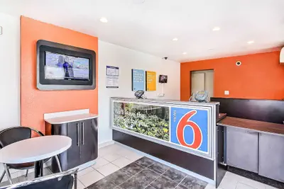 Photo 3 - Motel 6 Sunnyvale, CA - South