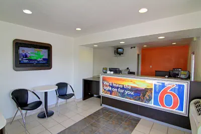 Photo 4 - Motel 6 Old town Scottsdale/Fashion Square
