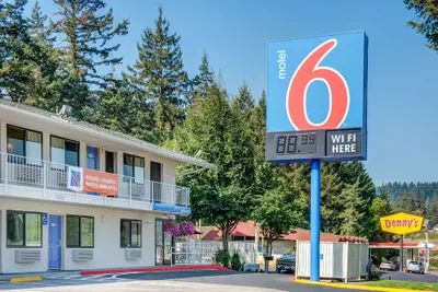 Photo 2 - Motel 6 Eugene, OR - South Springfield