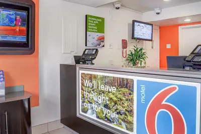 Photo 4 - Motel 6 Portland, OR - Central