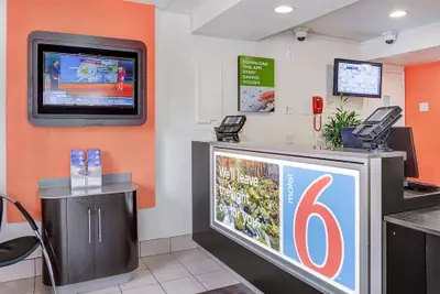 Photo 3 - Motel 6 Portland, OR - Central