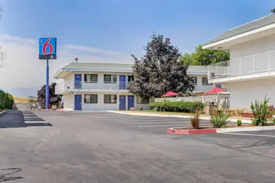 Photo 2 - Motel 6 Medford, OR