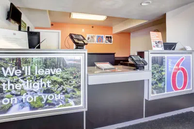 Photo 4 - Motel 6 Medford, OR