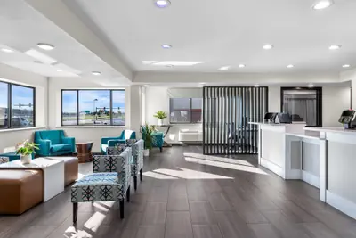 Photo 3 - Clarion Pointe Milwaukee Airport