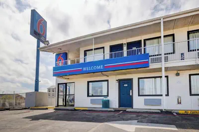 Photo 2 - Motel 6 Denton, TX - UNT