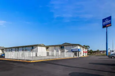 Photo 2 - Americas Best Value Inn Lincoln Airport
