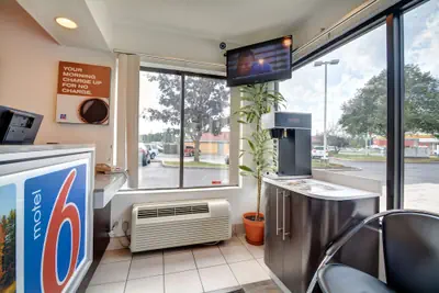 Photo 3 - Motel 6 Southington, CT - Hartford