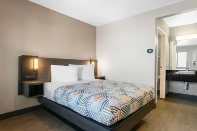 Photo 4 - Motel 6 Merced, CA - North