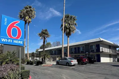 Photo 2 - Motel 6 Simi Valley, CA