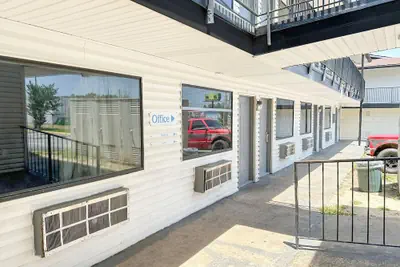 Photo 3 - Luxury Inn by OYO Albany