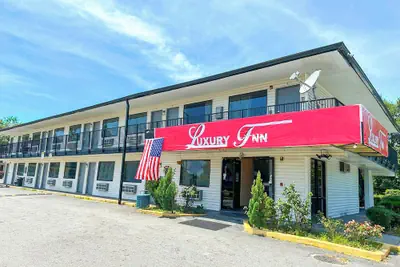 Photo 2 - Luxury Inn by OYO Albany