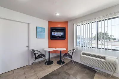 Photo 5 - Motel 6 Mcallen, TX