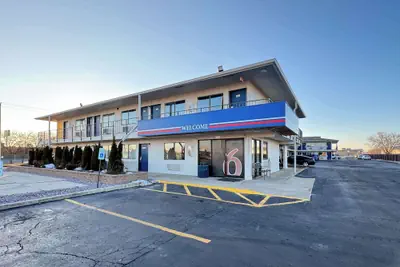 Photo 2 - Motel 6 Janesville, WI