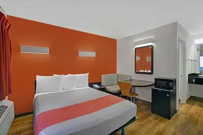 Photo 2 - Super 8 by Wyndham Santa Clara
