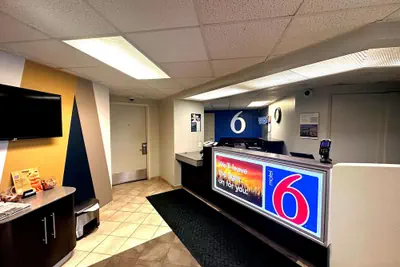 Photo 2 - Motel 6 Duluth, MN