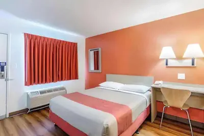 Photo 4 - Motel 6 Modesto CA