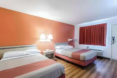 Photo 5 - Motel 6 Modesto CA
