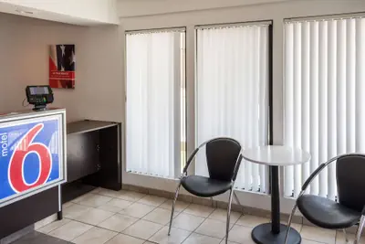 Photo 3 - Motel 6 Bakersfield, CA - Convention Center