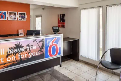 Photo 4 - Motel 6 Bakersfield, CA - Convention Center