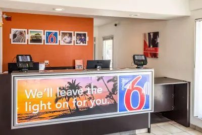Photo 5 - Motel 6 Bakersfield, CA - Convention Center