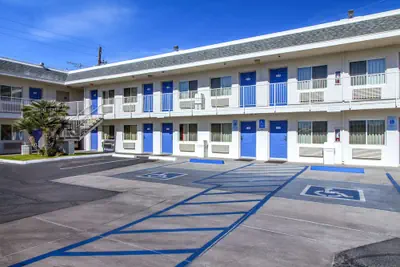 Photo 2 - Motel 6 Phoenix, AZ - Airport - 24th Street