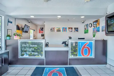 Photo 3 - Motel 6 Salem, OR