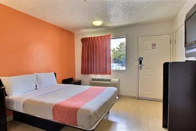 Photo 5 - Motel 6 Austin, TX - North Central