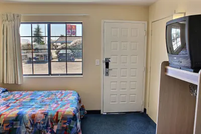 Photo 5 - Motel 6 Coalinga, CA - East