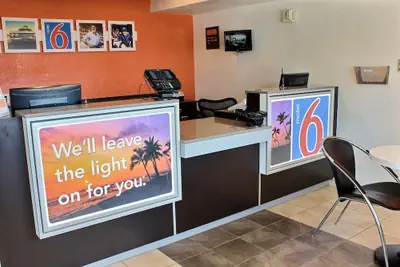 Photo 3 - Motel 6 Coalinga, CA - East