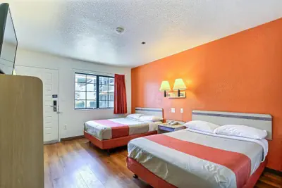 Photo 5 - Super 8 by Wyndham Livermore
