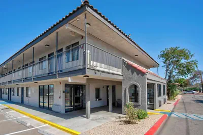 Photo 2 - Motel 6 Kingman, AZ - Route 66 East